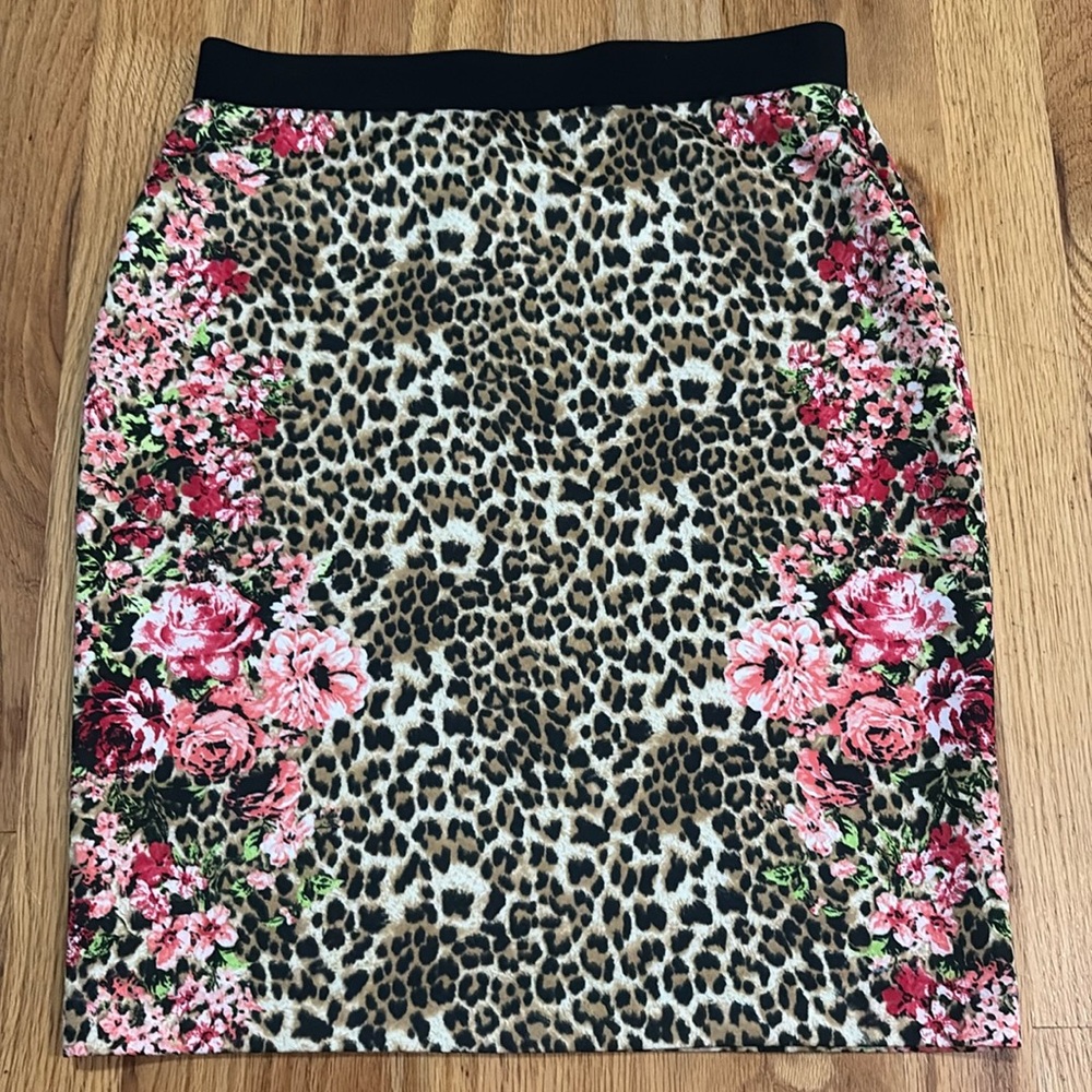 Cheetah Print With Floral Size Small NY Collection Skirt